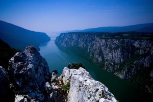 Las Puertas del Danubio, ¿separan?, unen Serbia y Rumanía.
