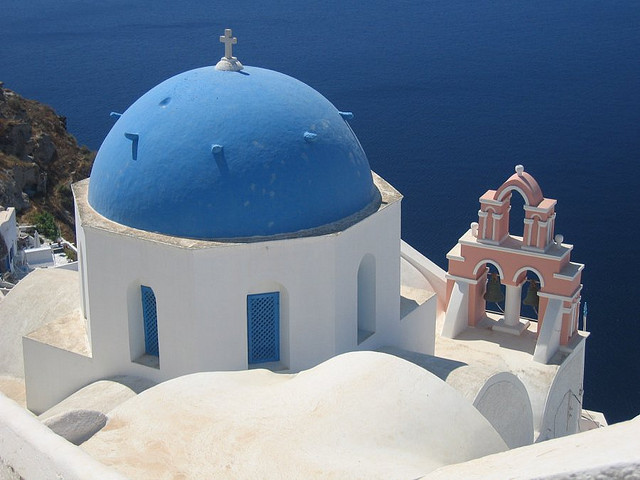 Santorini, estampa típica e ideal de los cruceros por el Mediterráneo. Foto de chiang_yen_yi.