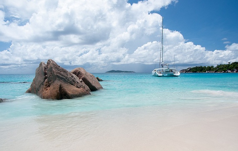 Playas paradisíacas de arena blanca y fondos turquesas. Todo en velero o catamarán.